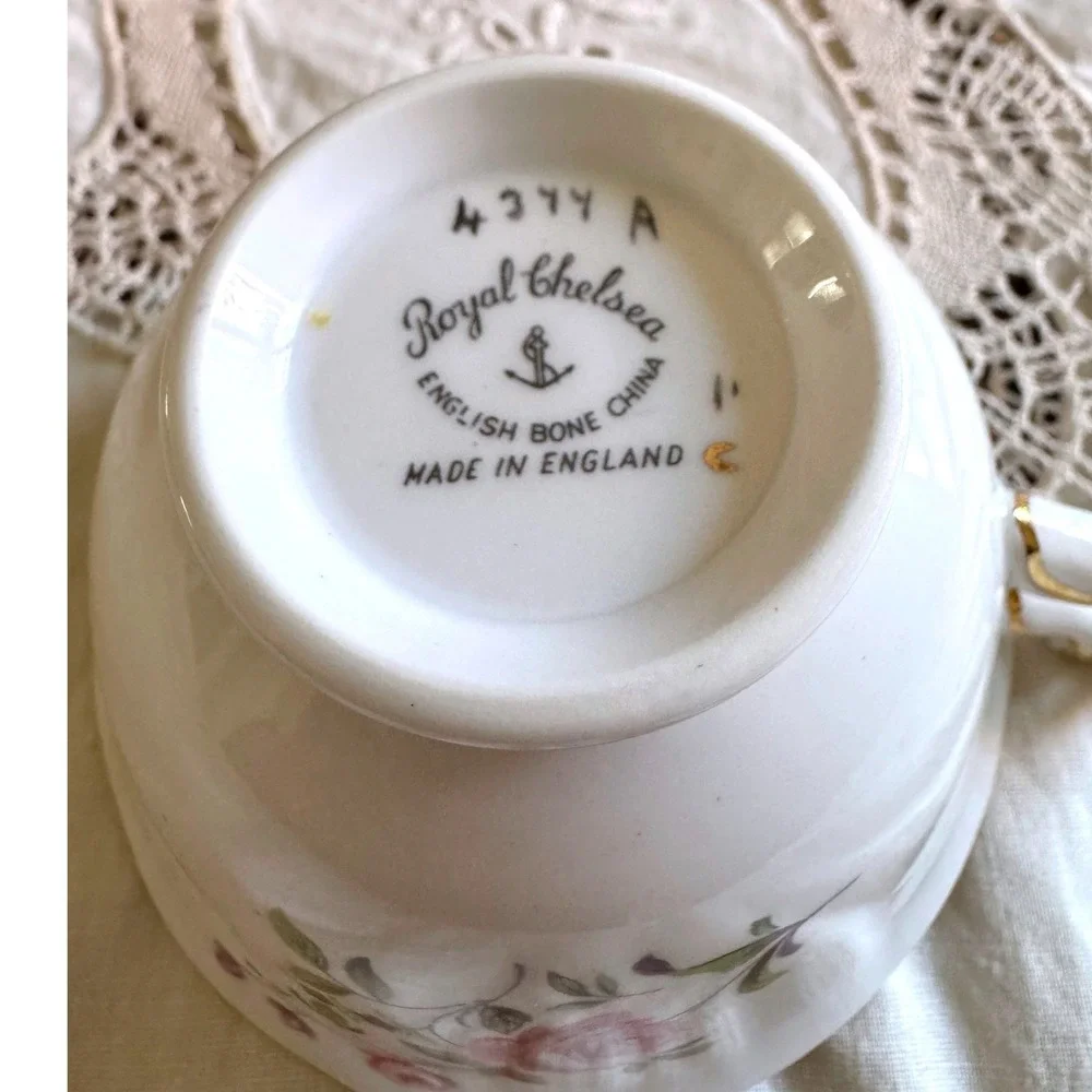 Royal Chelsea English Bone China Teacup Saucer Set Pink Rose Gold Trim 4377 A